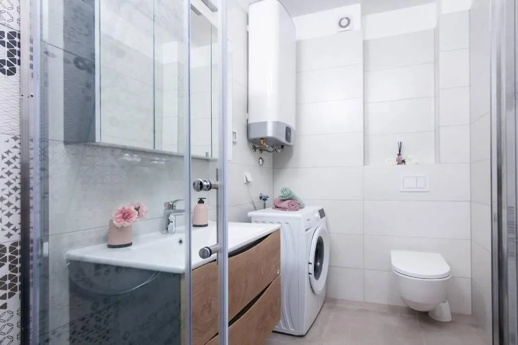 Modern Apartment With Balcony & Private Parking 5 Min From Amphitheater Pula Croatia