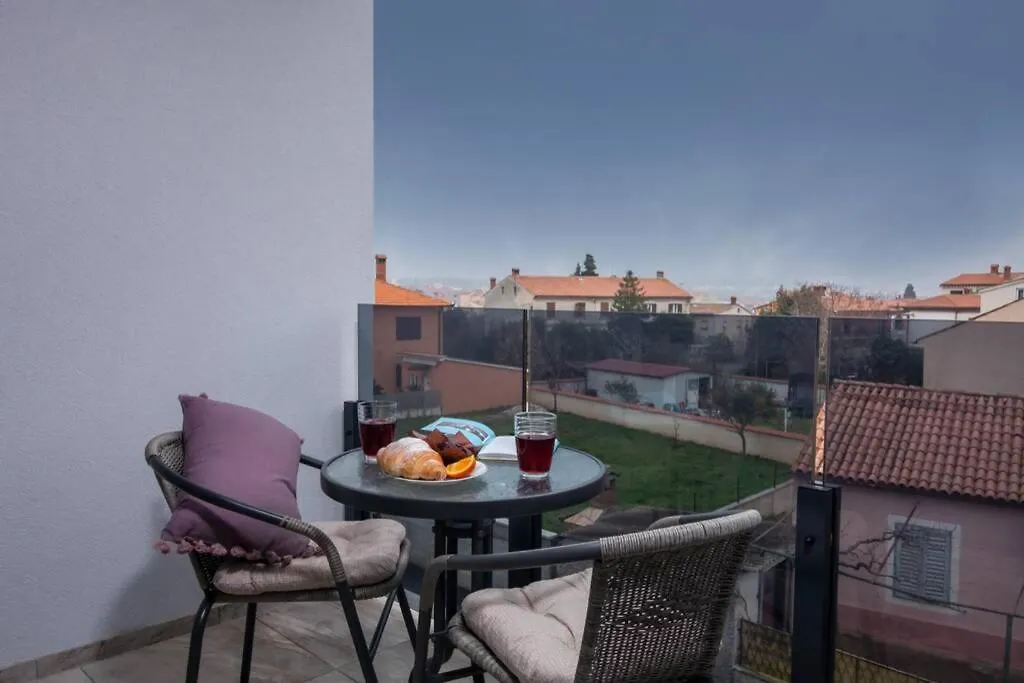 Modern Apartment With Balcony & Private Parking 5 Min From Amphitheater Pula Croatia