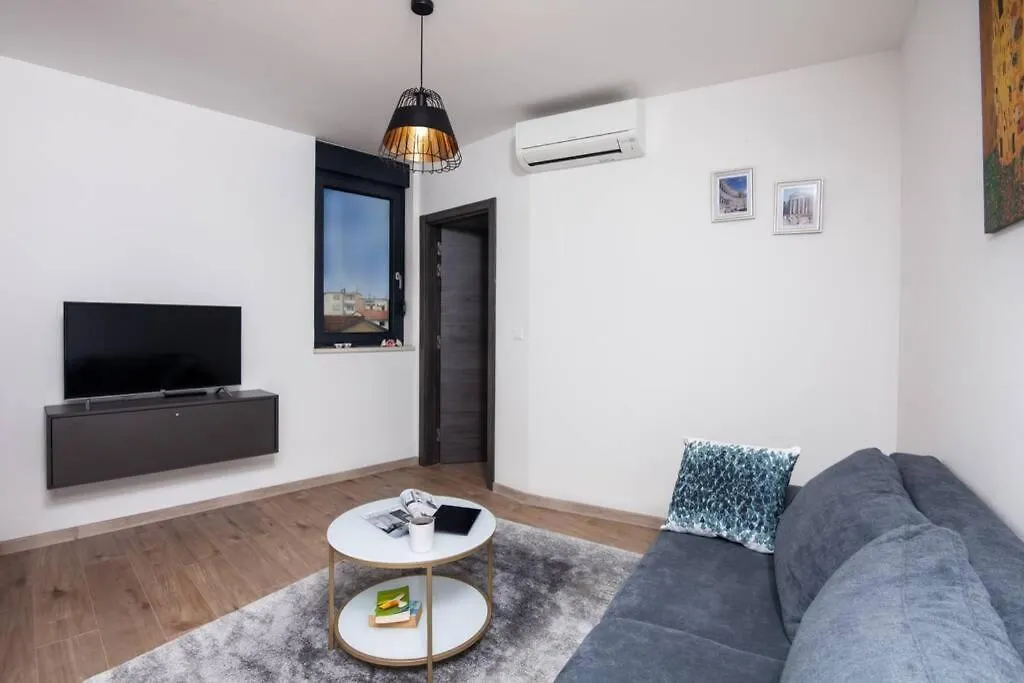 Modern Apartment With Balcony & Private Parking 5 Min From Amphitheater Pula Croatia