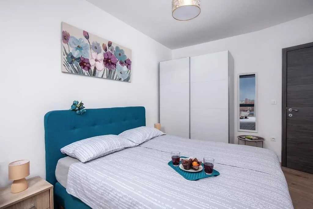 Modern Apartment With Balcony & Private Parking 5 Min From Amphitheater Pula 0*,  Croatia
